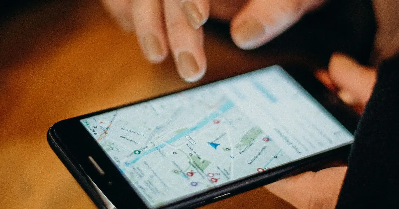 Търсене на бизнес в карта от мобилен телефон